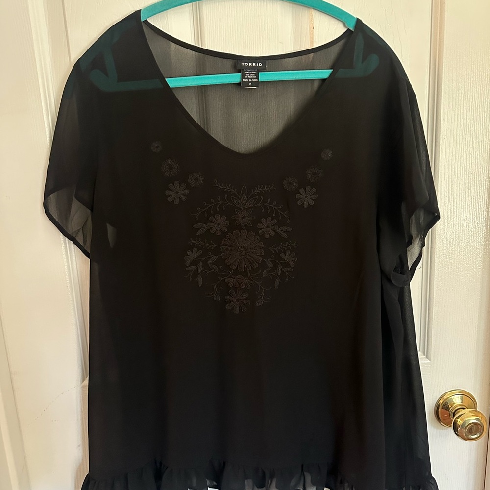 GUC Torrid Embroidered Chiffon Ruffle Hem Top - Picture 4 of 6
